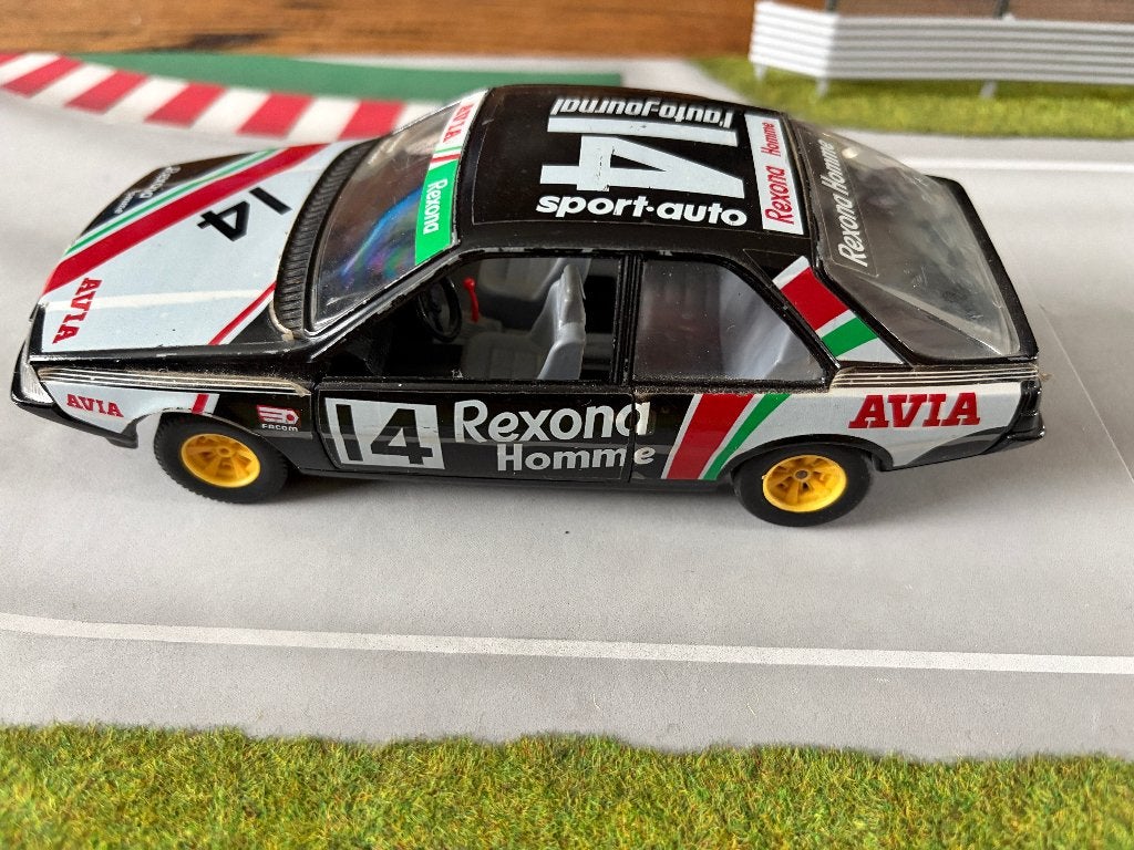 Peugeot 205 Turbo RAC Rally Burago, Ophalen of Verzenden, Zo goed als nieuw, Auto, Bburago