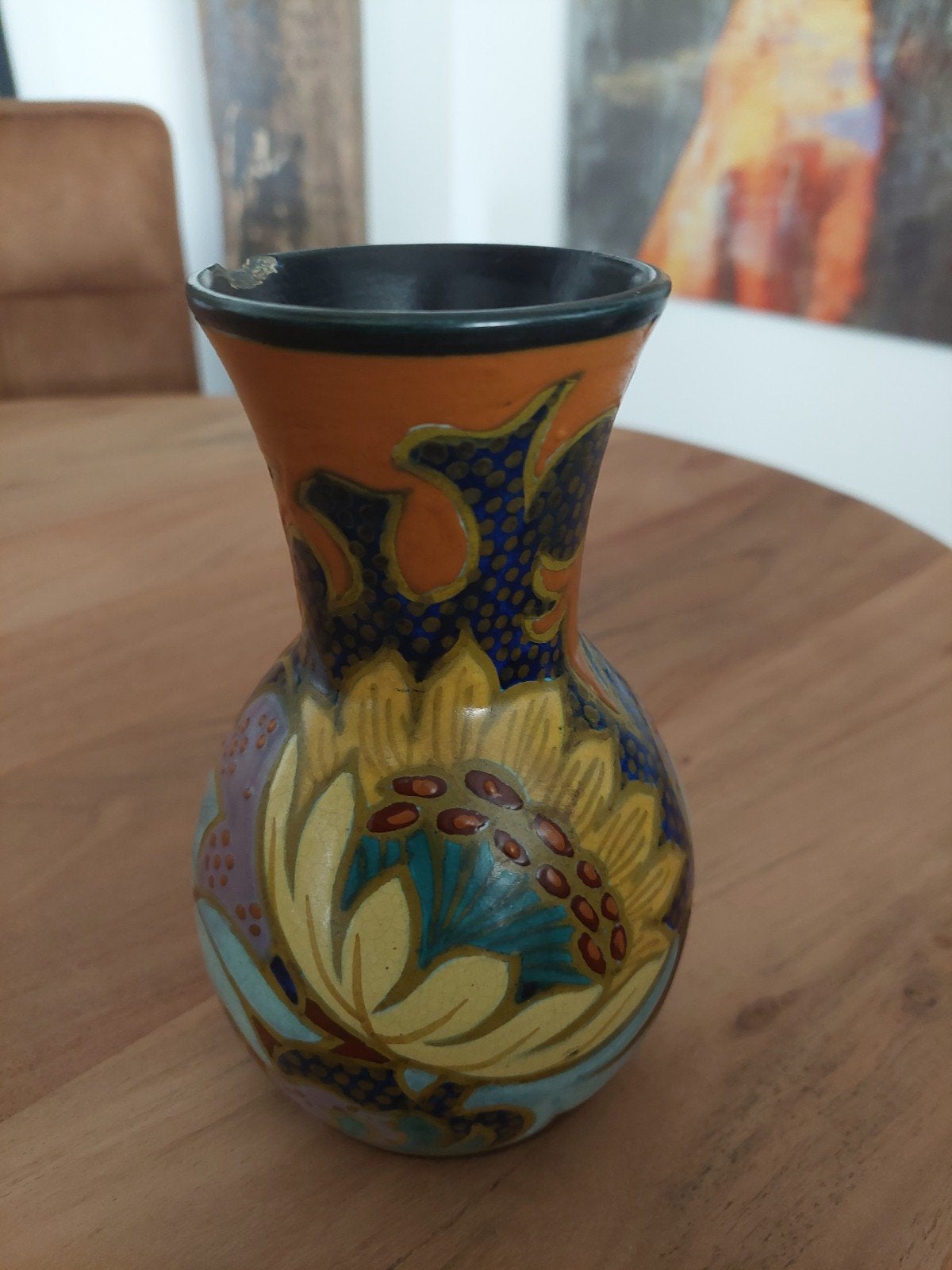 Plateelvaasje met beschadiging, Ophalen
