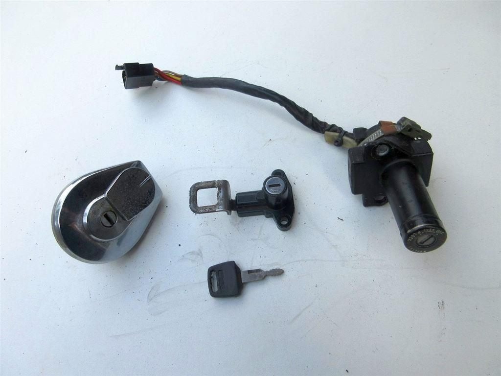 Honda VF500 slotenset Magna VF 500 contactslot tankdop PC13, Ophalen of Verzenden