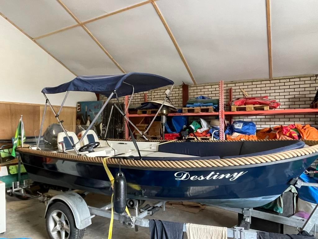 Sloep honda 15 pk 4,7 m x2,1 m incl trailer, Zo goed als nieuw, Ophalen, Afdekzeil, Buitenboordmotor