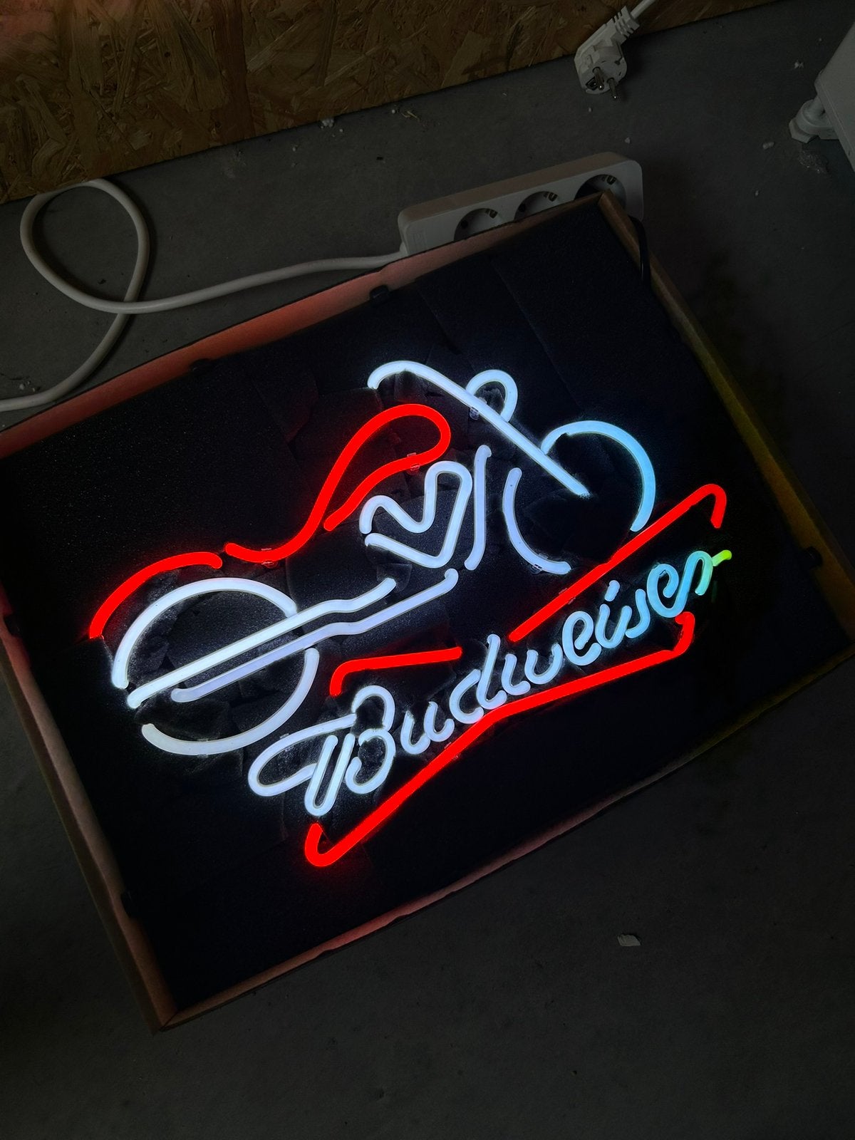Budweiser motor glas neon lamp / lichtreclame, Ophalen of Verzenden, Zo goed als nieuw, Lichtbak of (neon) lamp