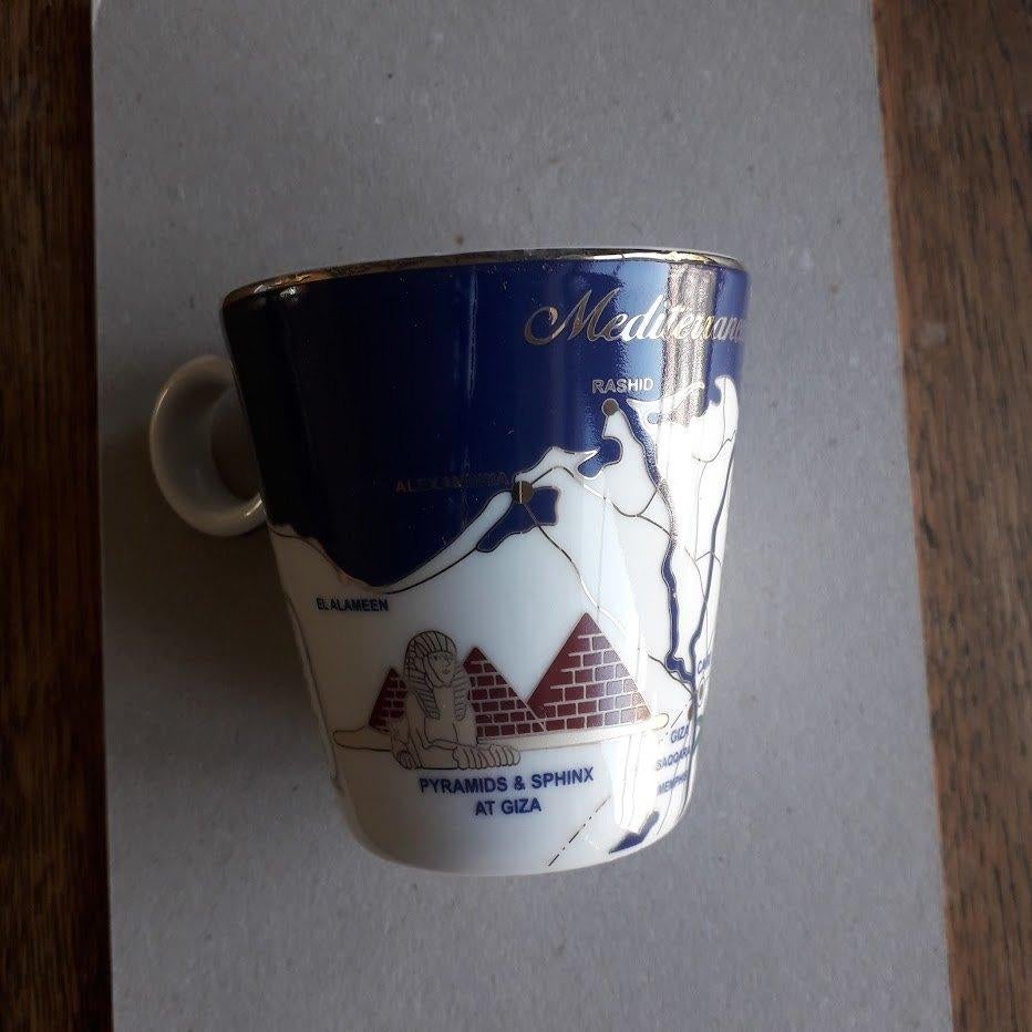 Mok souvenir Egypte Nijl hiërogliefen / Egyptisch Porselein, Huis en Inrichting, Keuken | Servies, Overige materialen, Nieuw, Ophalen of Verzenden