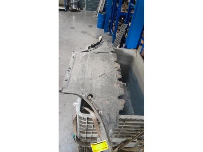 Beschermplaat bodem van een Audi A5