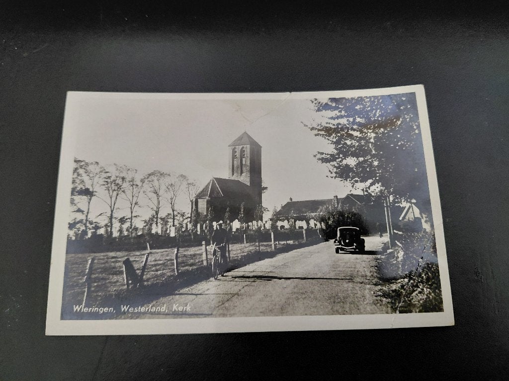 Wieringen, Westerland, kerk, fietser,auto, lees beschrijving, Verzenden, 1940 tot 1960, Ongelopen, Stad of Dorp