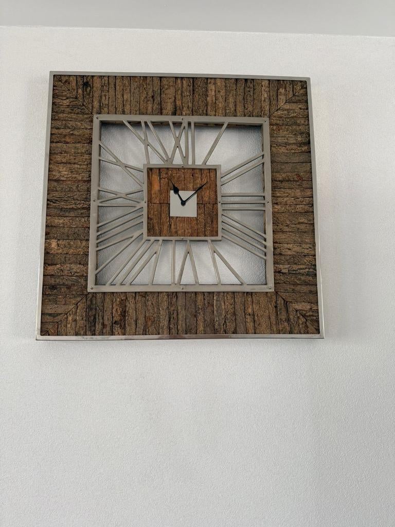 Unieke Houten Wandklok met Romeinse Cijfers, Ophalen of Verzenden, Zo goed als nieuw, Analoog, Wandklok