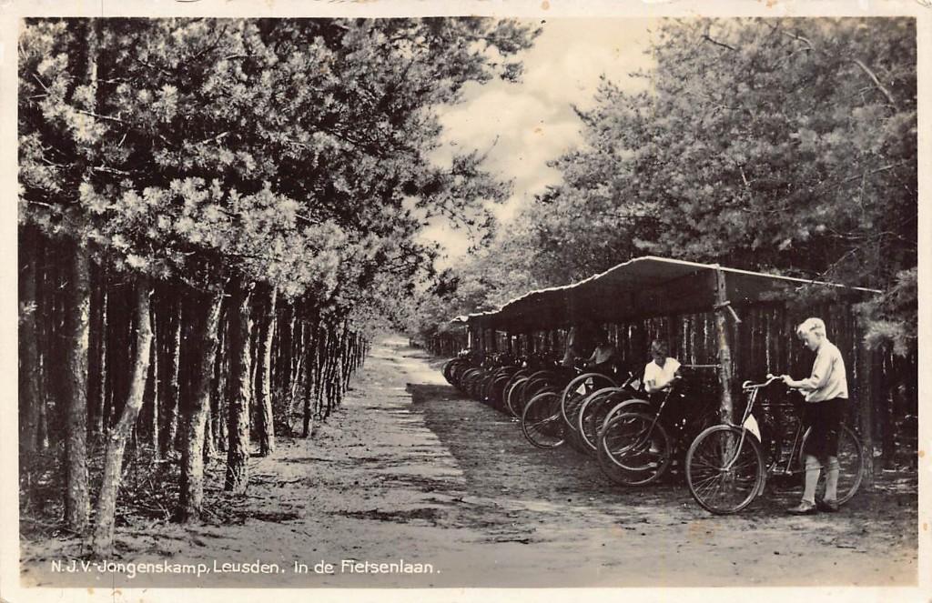 281 N.J.V. Jongenskamp Leusden in de Fietsenlaan 1934, Ophalen of Verzenden, 1920 tot 1940, Gelopen, Utrecht