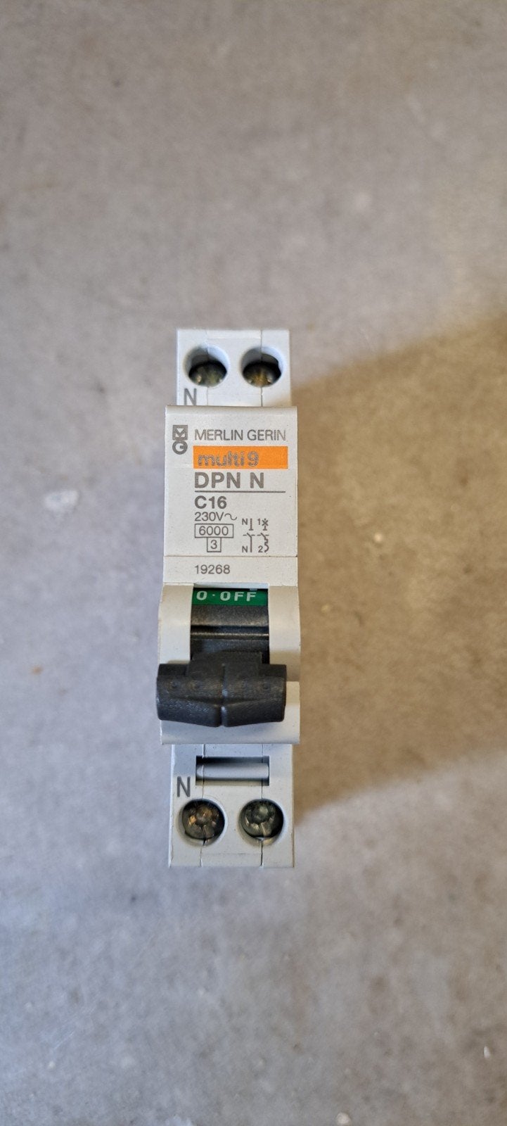 Schneider Electric Merlin Gerin Multi 9 DPN N C16 Installati, Ophalen of Verzenden, Gebruikt, Overige merken, Installatieautomaat