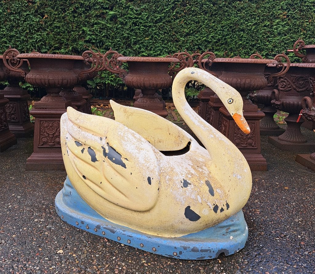 Mooie doorleefde oude zwaan speeltuin of kermis item 102 cm, Ophalen