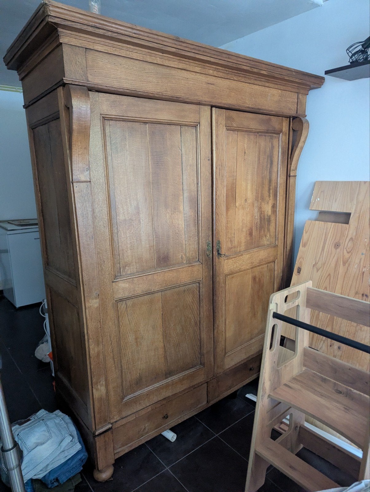 Antieke houten kast., Ophalen