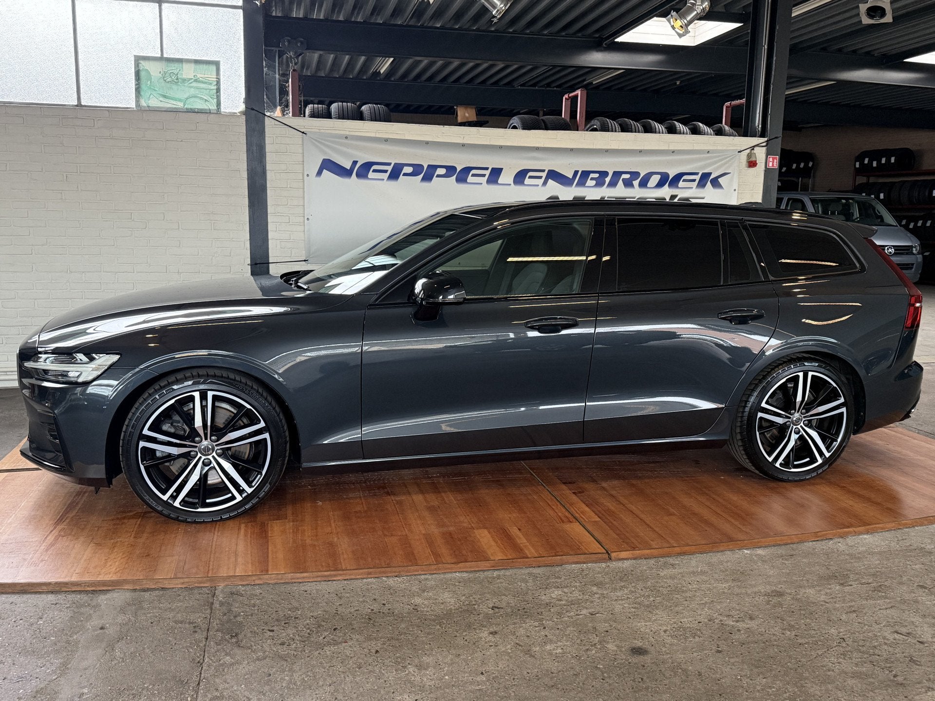 Volvo V60 2.0 T5 R-Design (bj 2018, automaat), Auto's, Volvo, 12 maanden, 15 km/l, Euro 6, 4 cilinders
