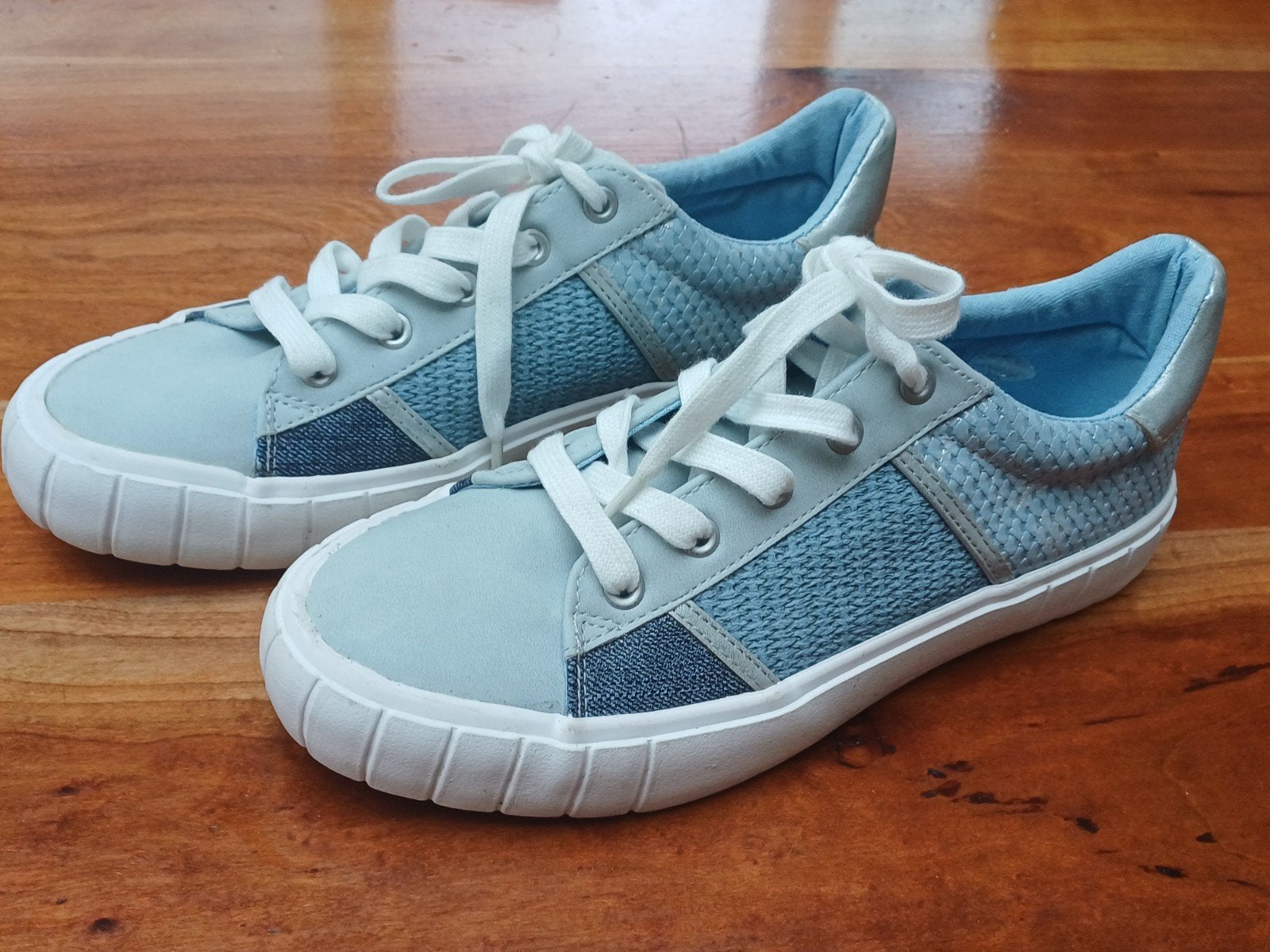 Manguun sneakers  in kleur blauw maat 39 - Zo goed als nieuw, Blauw, Ophalen of Verzenden, Manguun, Sneakers of Gympen