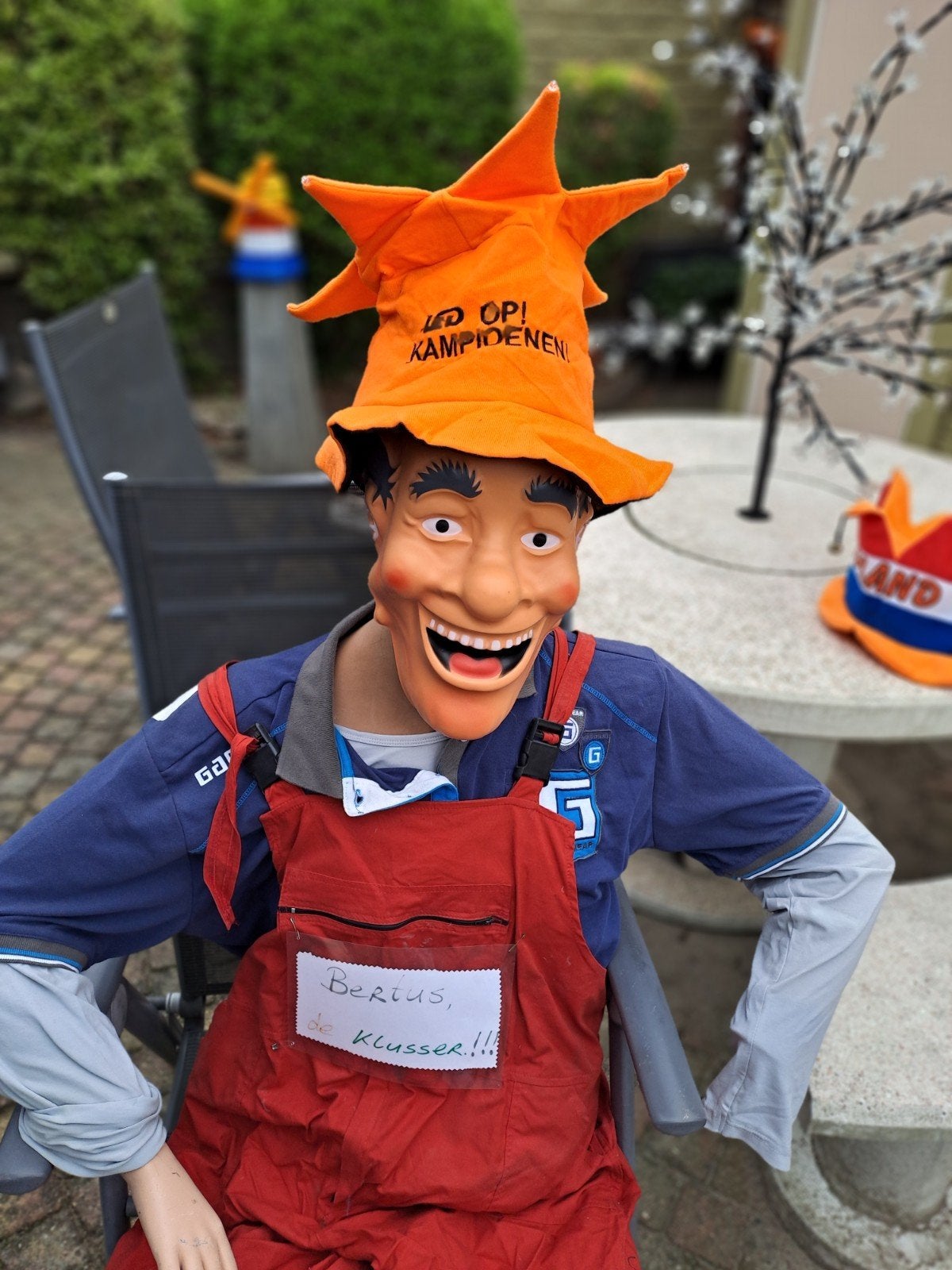 ORANJE FEESTMUTS MET VERLICHTING VOOR €7,50., Ophalen, Oranje of Koningsdag