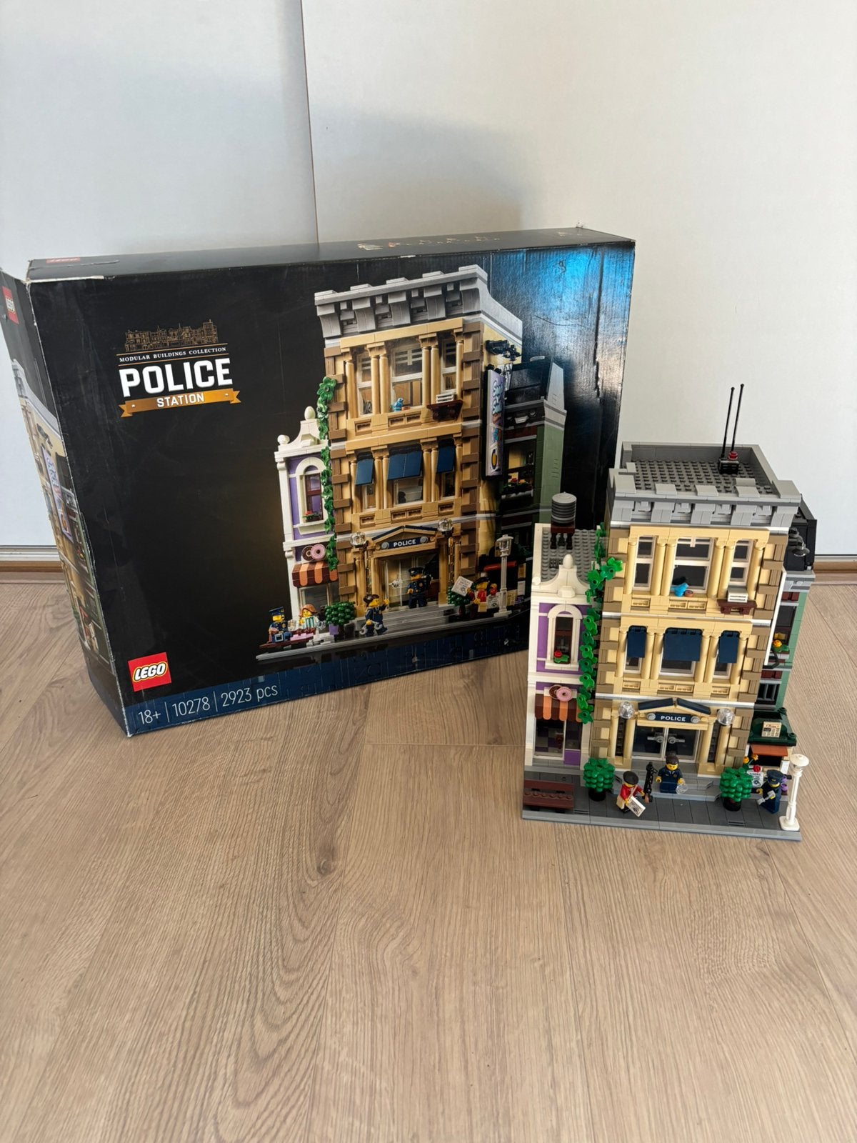 Lego 10278 Police station, Ophalen of Verzenden, Zo goed als nieuw