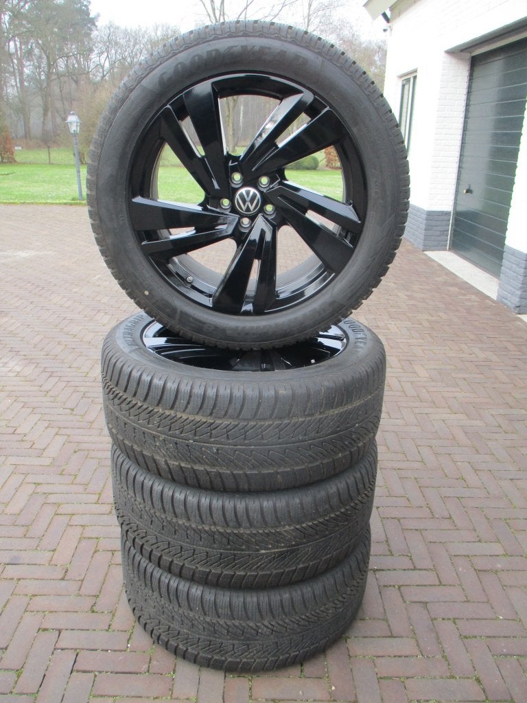 NIEUW Orig. VW Touareg 20 inch winterbanden Nevada tpms, 285 mm, Banden en Velgen, Nieuw, Volkswagen Nederland