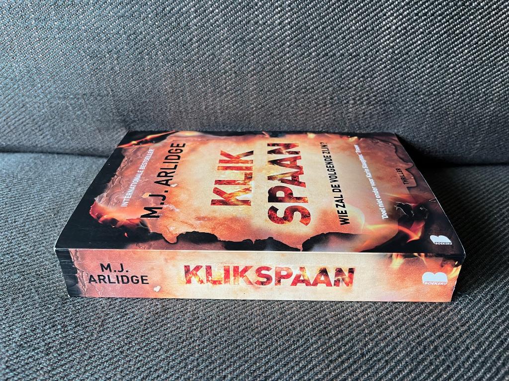 M.J. Arlidge - Klikspaan., Boeken, Ophalen of Verzenden, Zo goed als nieuw, M.J. Arlidge