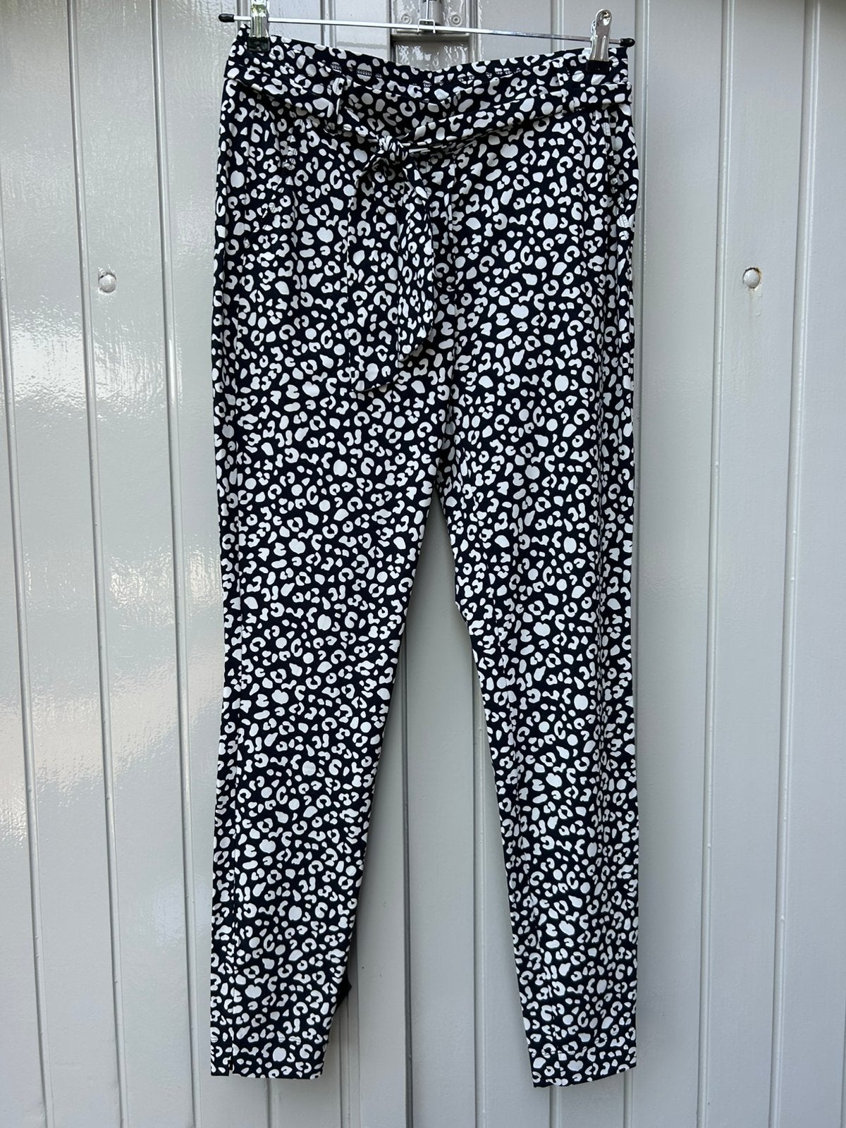 Leuke broek, travelstof zwart/wit panterprint EXPRESSO, mt40, Maat 38/40 (M), Zwart, Ophalen of Verzenden, Zo goed als nieuw