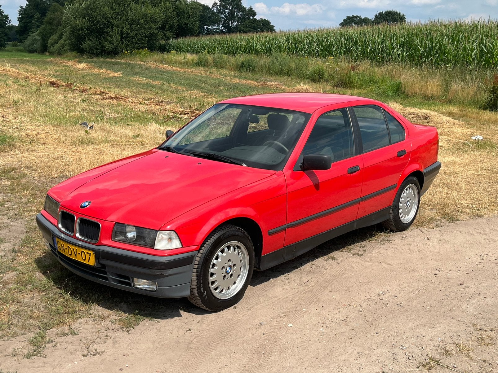 BMW e36 316i Sedan Brillantrot, 1596 cc, Origineel Nederlands, Handgeschakeld, Grijs