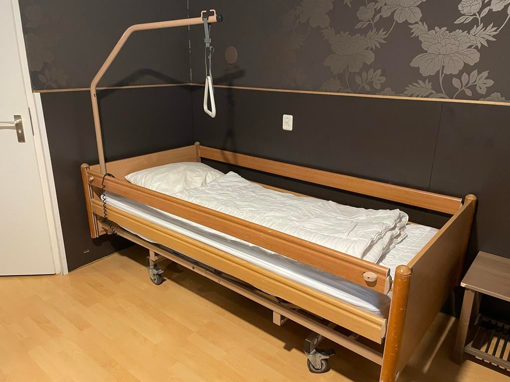 Te Koop, hoog-laag bed, Zorgbed., Diversen, Verpleegmiddelen, Ophalen, Gebruikt