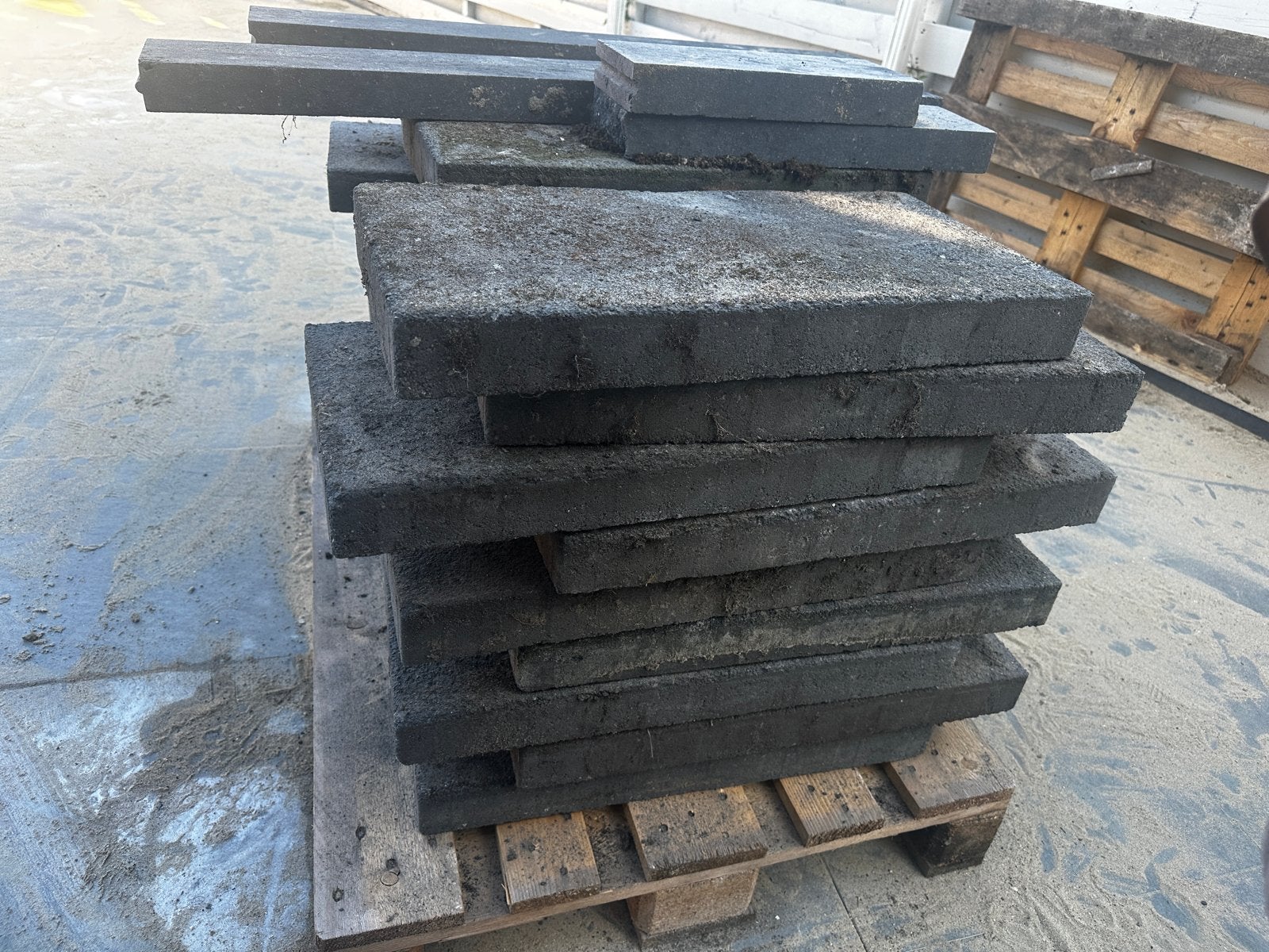 Gratis zware tuintegels donkergrijs 30x60x6,5, Tuin en Terras, Ophalen, Gebruikt, Beton, Terrastegels