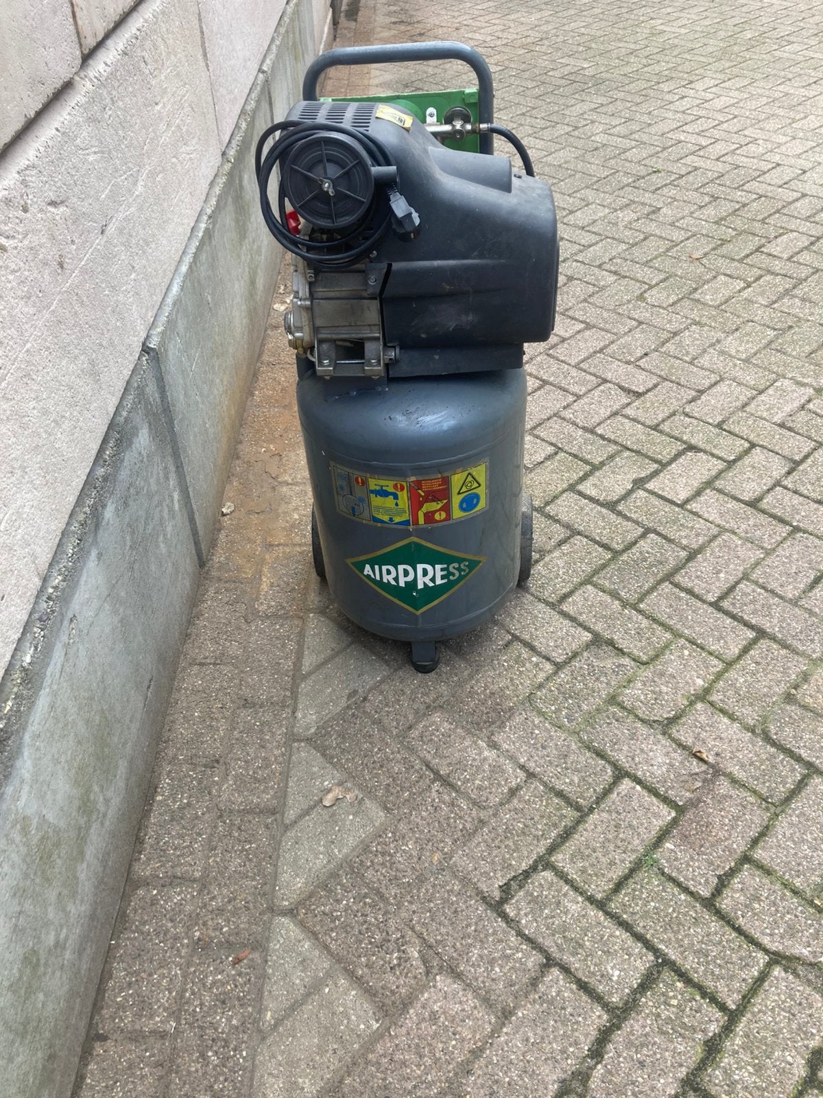 Airpress compressor, Ophalen of Verzenden, Gebruikt, Minder dan 200 liter/min