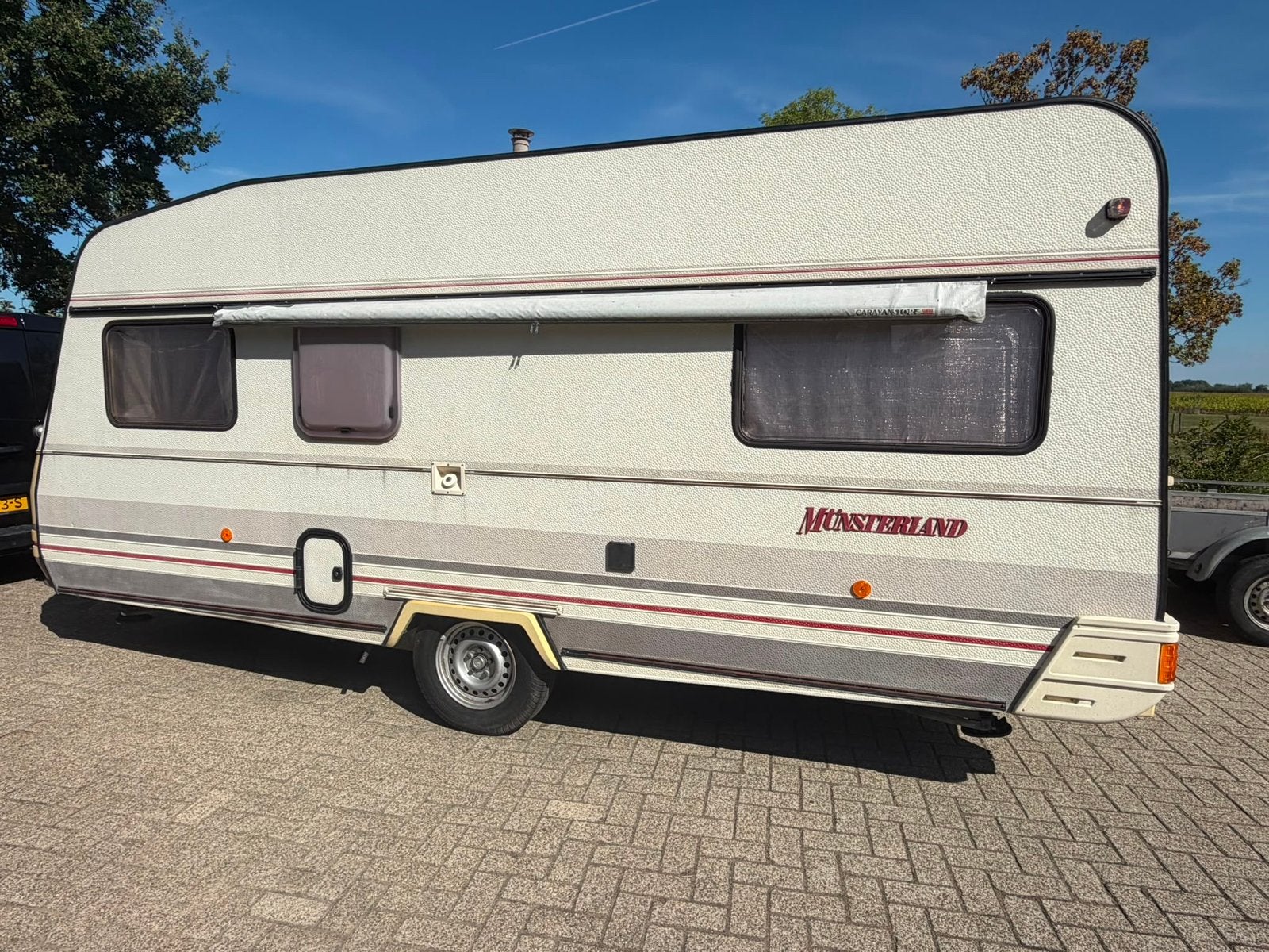 LMC Münsterland 460 Caravan met voortent en luifel, Vast bed, Rondzit, 750 - 1000 kg, Particulier