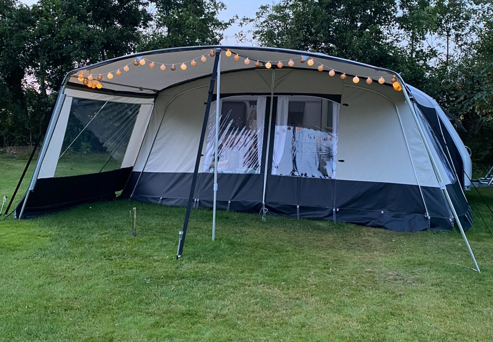 Kip Grey Line 47 TDB Pullman Edition - Luxe Caravan, Rondzit, Kip, Particulier, Kachel