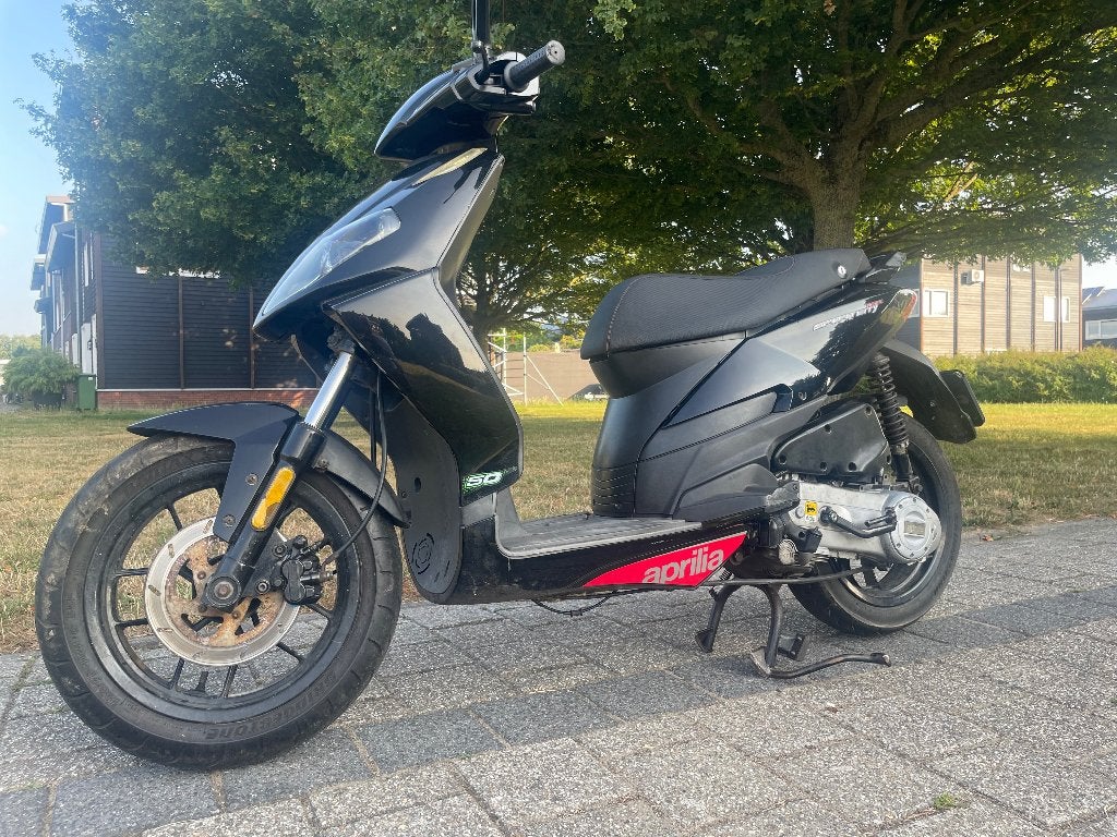 Aprilia SR50  Sport City One klus brommer, Fietsen en Brommers, Scooters | Aprilia, Ophalen, Gebruikt, Maximaal 45 km/u, SR 50