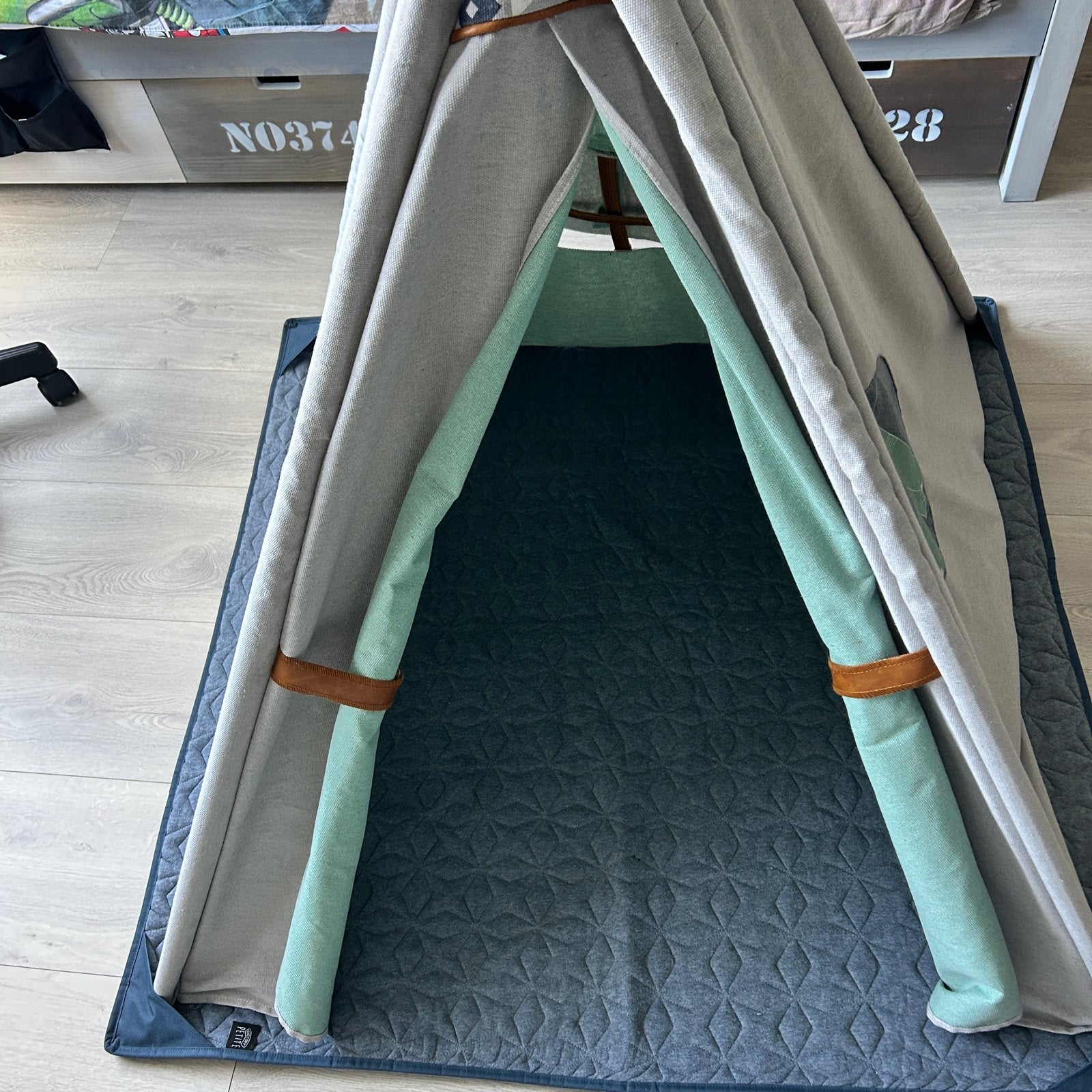Petite Factory Tipi Tent met Speelmat - Zo goed als nieuw, Ophalen, Zo goed als nieuw, Hout