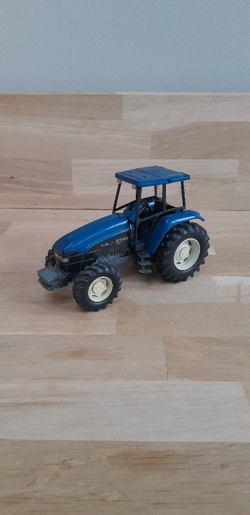 New Holland 8560 Britains, Hobby en Vrije tijd, Modelauto's | 1:32, Ophalen of Verzenden, Gebruikt, Tractor of Landbouw, Britains