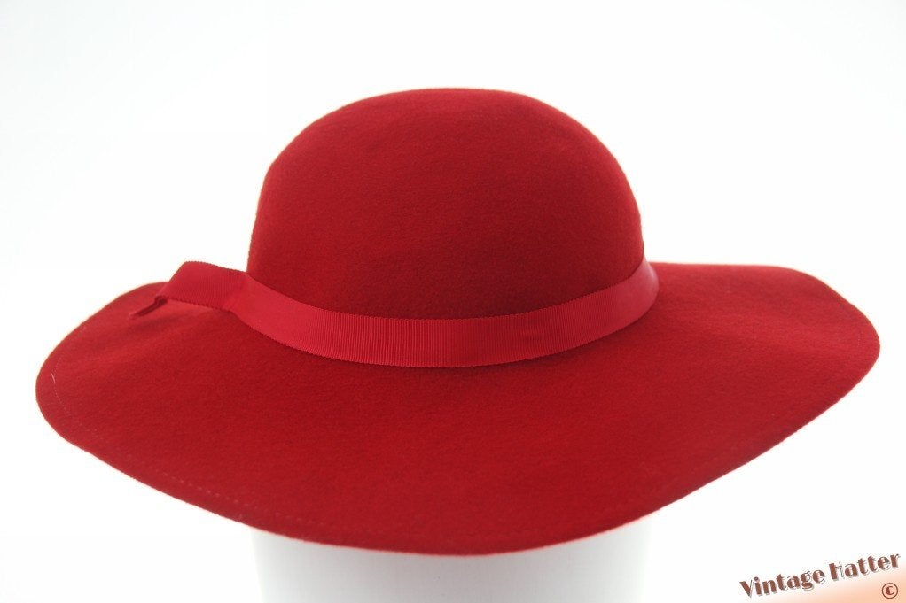 Vintage Wijde en lage dameshoed Doeskin rood wolvilt 54,5 XS, 55 cm (S, 6⅞ inch) of minder, Hoed, Doeskin U.S.A., Ophalen of Verzenden