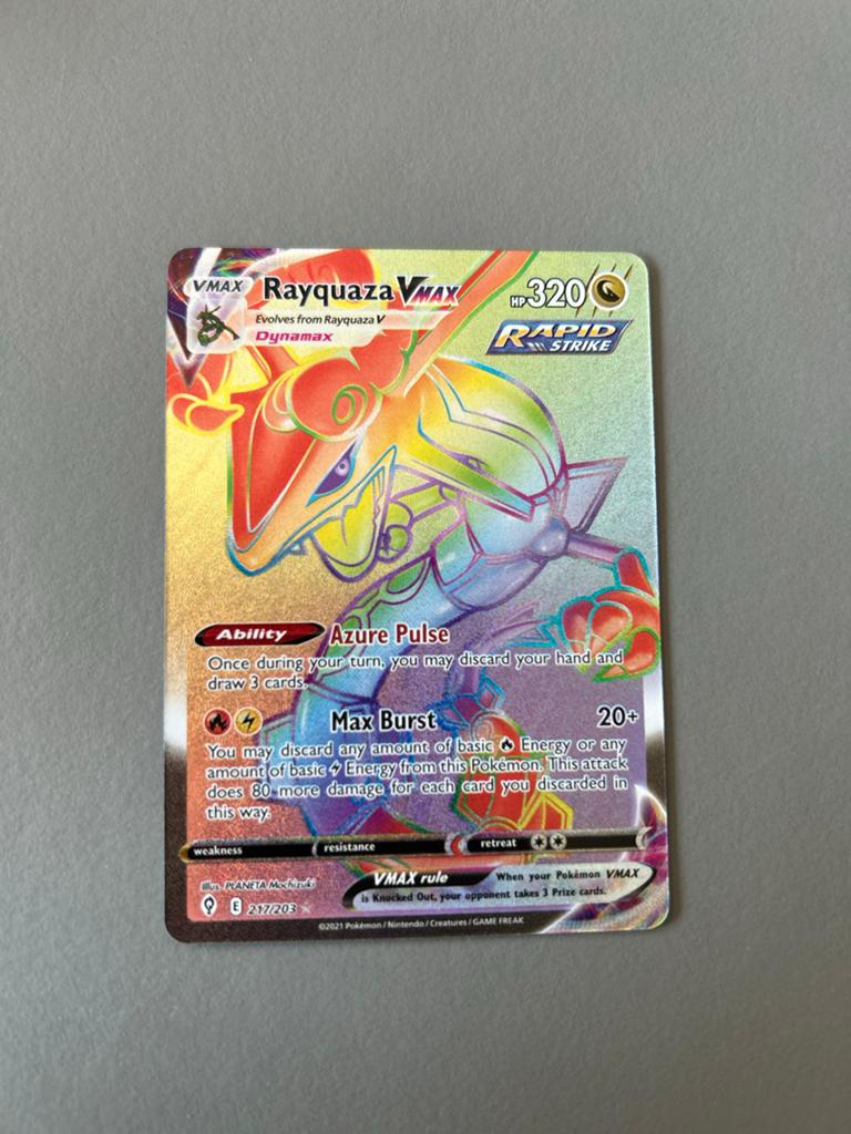 Rayquaza Vmax 217 - evolving skies - pokemon kaart, Hobby en Vrije tijd, Verzamelkaartspellen | Pokémon, Ophalen of Verzenden