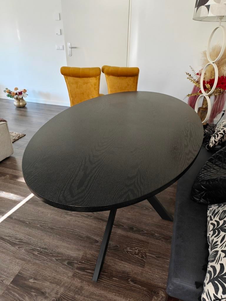 Moderne ovale eettafel - Zwart eikenhout, Huis en Inrichting, Ophalen, 50 tot 100 cm, Zo goed als nieuw, 150 tot 200 cm
