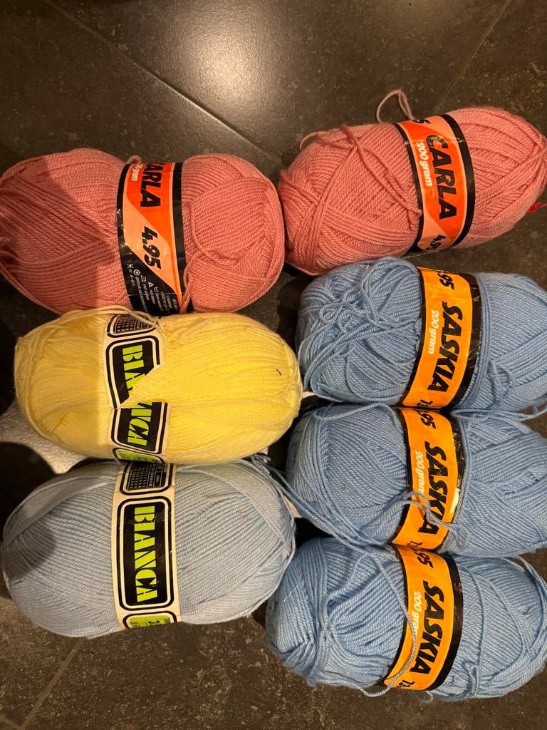 Acryl wol pakket: 7 bollen in diverse kleuren voor breien, Hobby en Vrije tijd, Ophalen of Verzenden, Nieuw, Breien, Wol of Garen