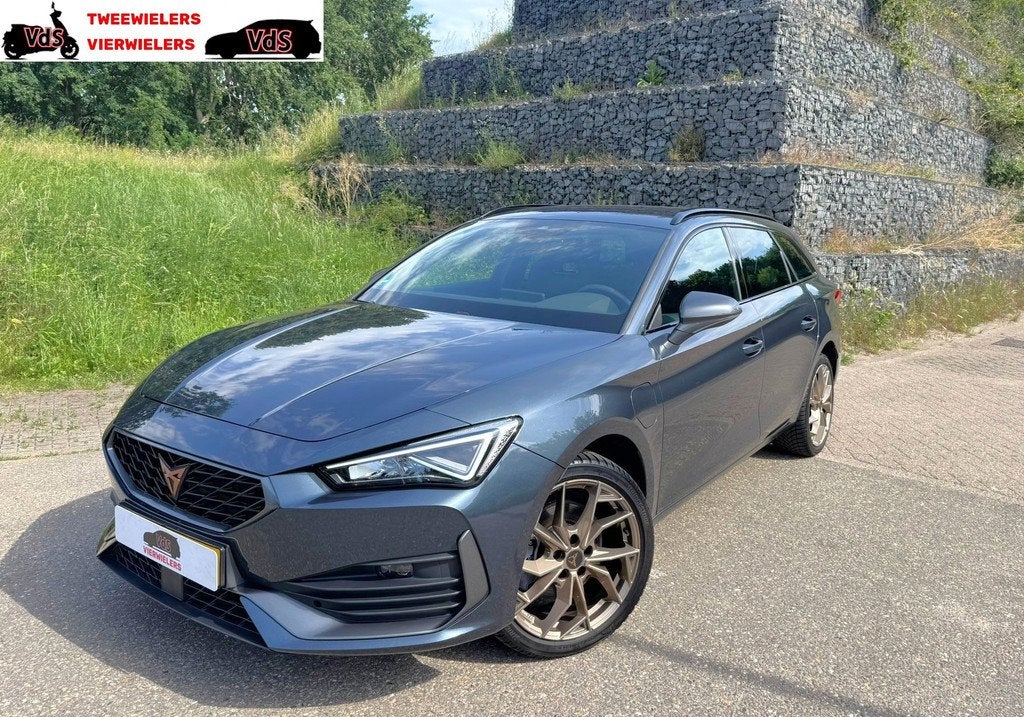 Cupra Leon Sportstourer 1.4 e-Hybrid Business Carplay Led ma, Auto's, 77 km/l, Gebruikt, 4 cilinders, Leon