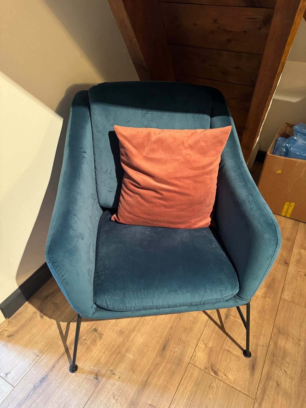 Luxe blauwe stoel - Comfortabel en stijlvol, Huis en Inrichting, Stoelen, Ophalen, Blauw, Zo goed als nieuw, Eén