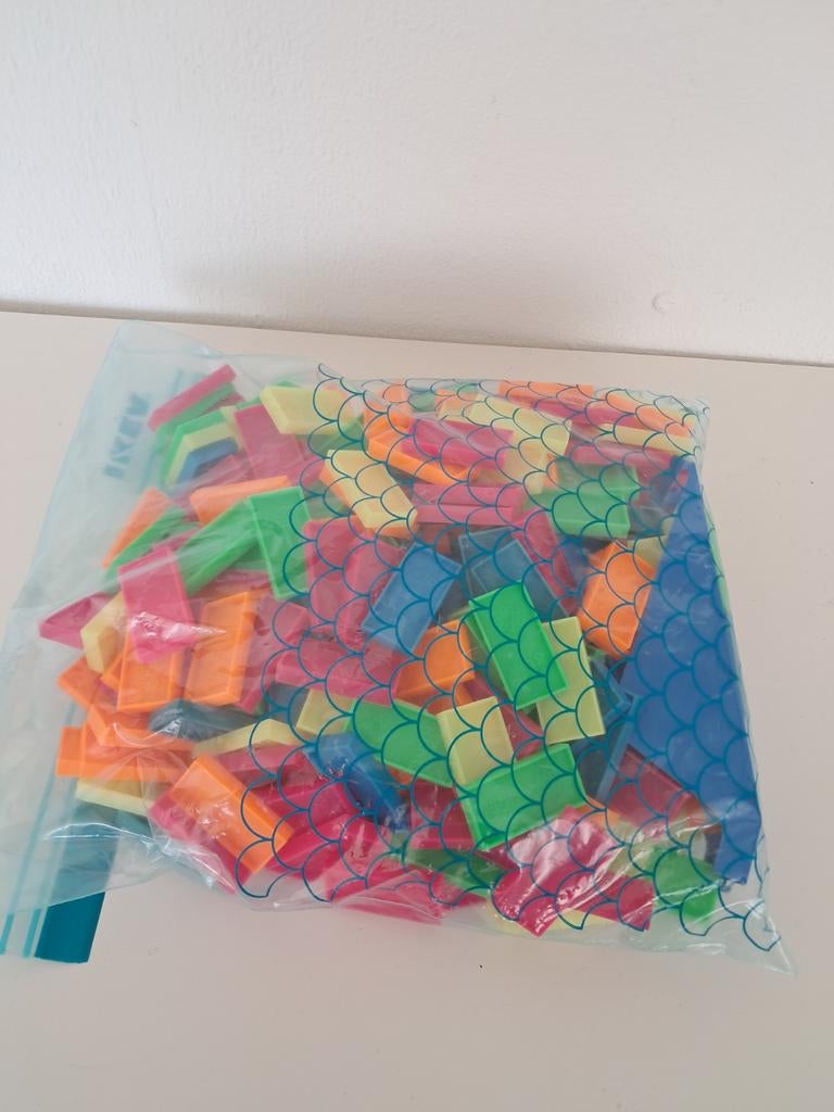 Kleurrijke dominostenen in zak, Ophalen of Verzenden