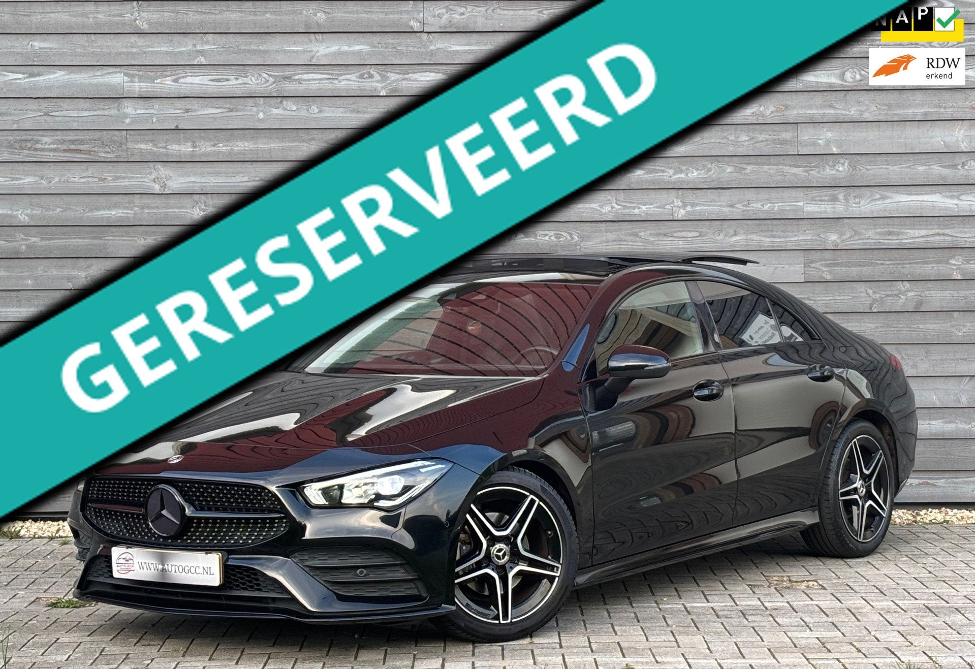 Mercedes-Benz CLA-klasse 180 AMG LINE PANO NAP KEYLESS CAMER, Auto's, 136 pk, Euro 6, 4 cilinders, Zwart