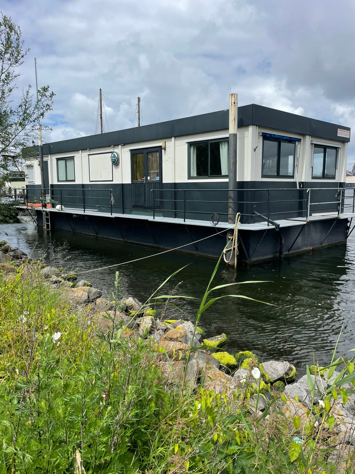Drijvend restaurant,cafe,woning,atelier,winkel