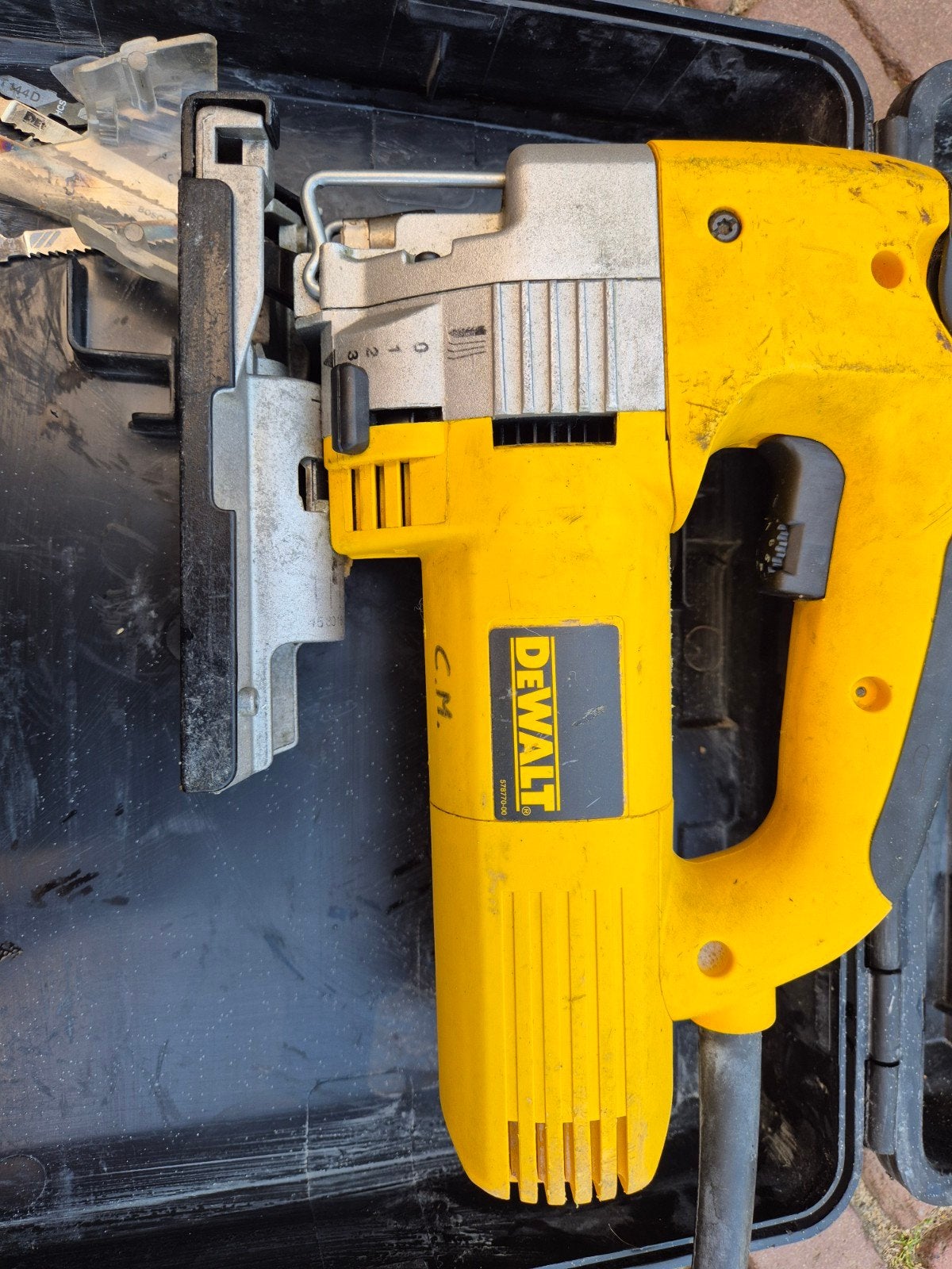 DeWalt Decoupeerzaag DW321qs met zaagjes en koffer, Doe-het-zelf en Verbouw, Gereedschap | Zaagmachines, Gebruikt, DeWalt, 600 tot 1200 watt