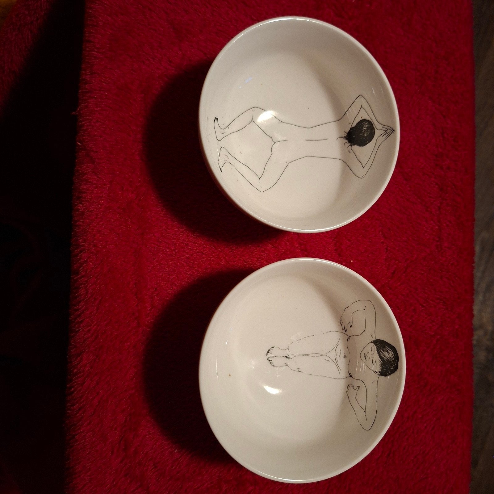 Set van 4 Pols Potten schaaltjes met naakte figuren, Handbeschilderd, Porselein of Keramiek, Schaal, Rond