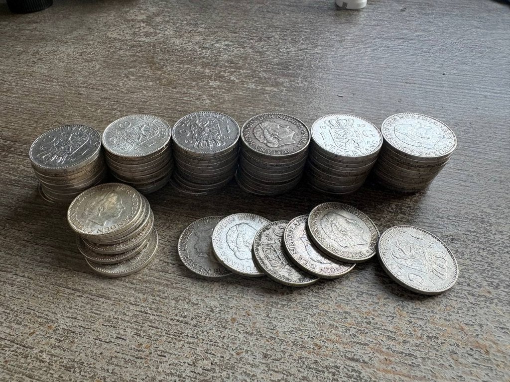 84 zilveren guldens Juliana – 393,12 gram fijn zilver, Postzegels en Munten, 1 gulden, Koningin Juliana, Setje, Zilver