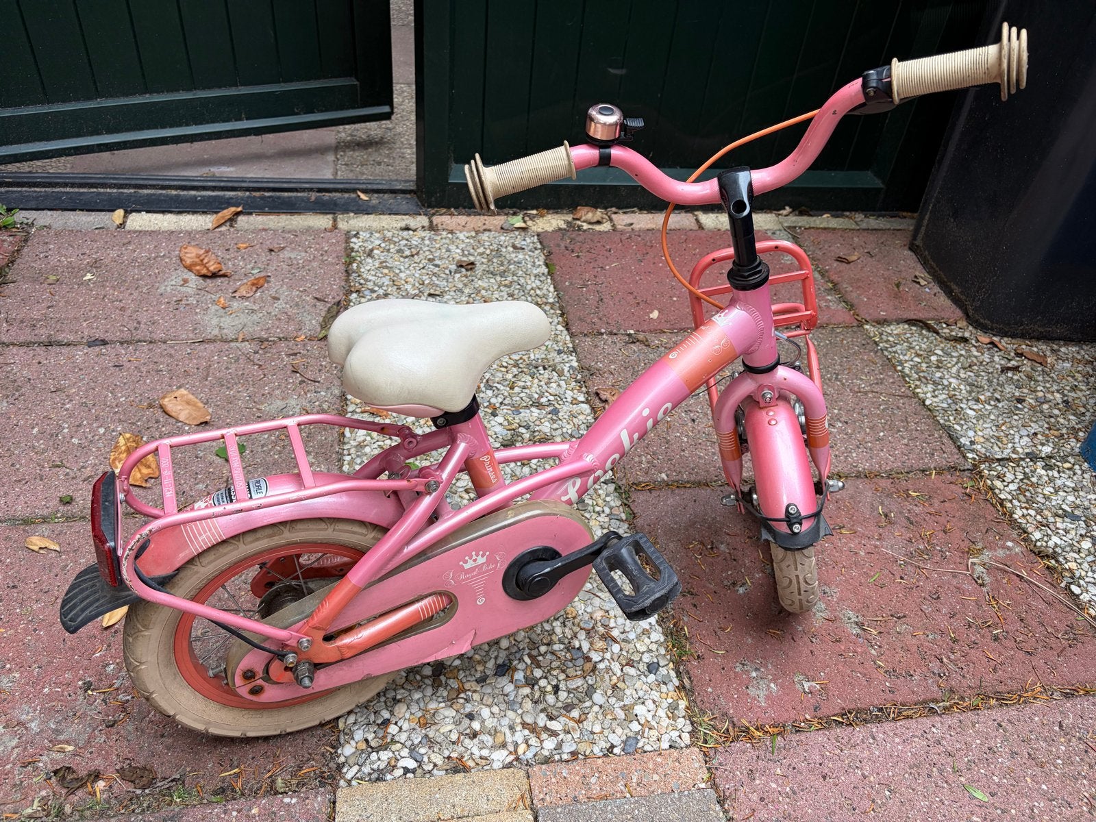 Roze Loekie kinderfiets 12 / 12,5 inch, Fietsen en Brommers, Fietsen | Kinderfietsjes, Ophalen, Terugtraprem, Zijwieltjes, Gebruikt