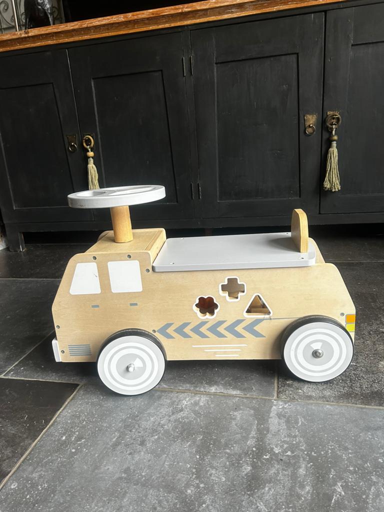 Stevige houten loopauto, Kinderen en Baby's, Speelgoed | Houten speelgoed, Ophalen of Verzenden, Duw- of Trekspeelgoed