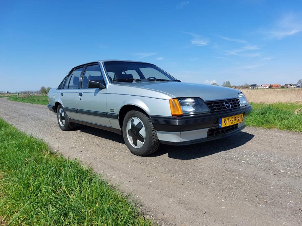 Opel Rekord 2.0E  CD automaat, Ophalen