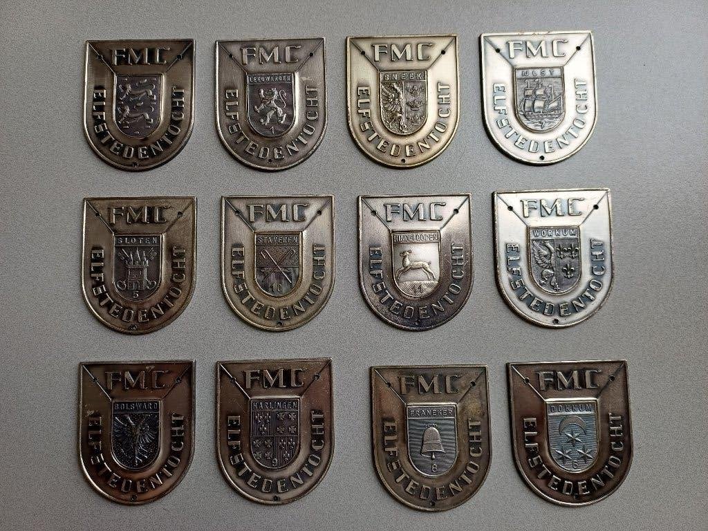 Medaille 12 Friesche Motor Club FMC Gemeentewapens Elfsteden, Ophalen of Verzenden, Overige materialen
