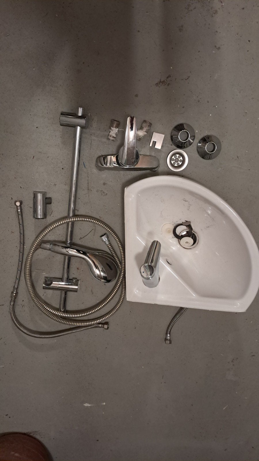 Wastafel en doucheset - Gebruikt, Doe-het-zelf en Verbouw, Sanitair, Ophalen, Zo goed als nieuw, Chroom, Wastafel