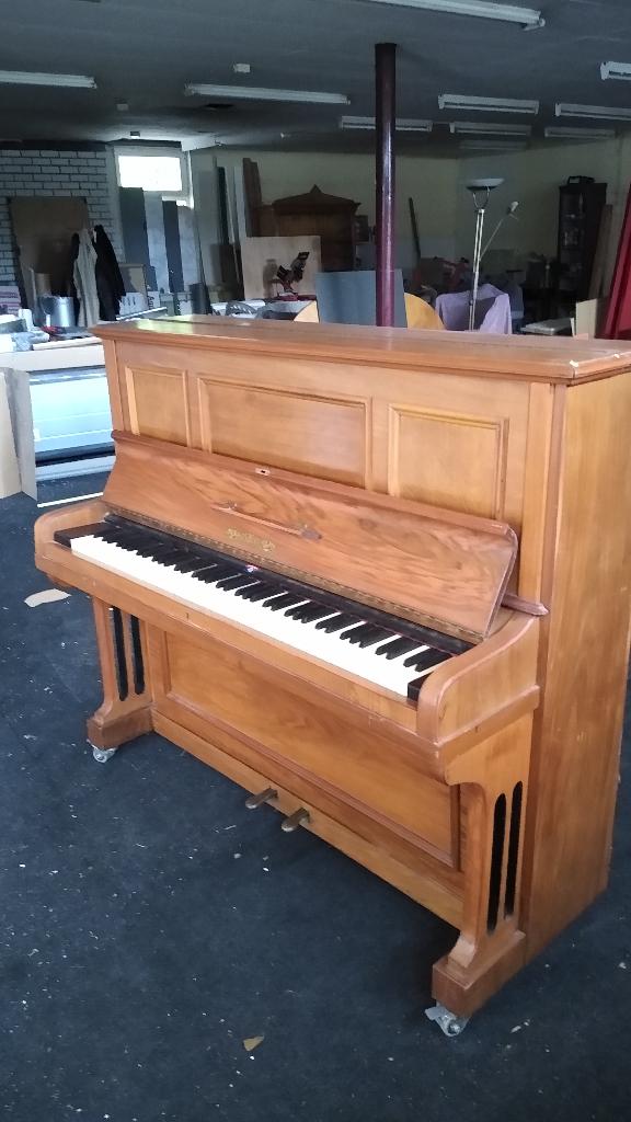 oude piano Osbert, gratis af te halen, Muziek en Instrumenten, Ophalen, Gebruikt, Bruin, Piano