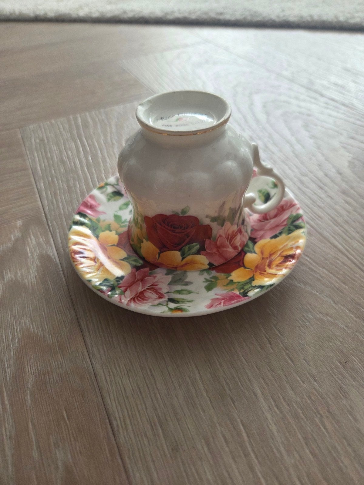Vintage Rose Garden Fine Bone China kop en schotel – rozen, Verzamelen, Porselein, Kristal en Bestek, Ophalen, Gebruikt, Porselein