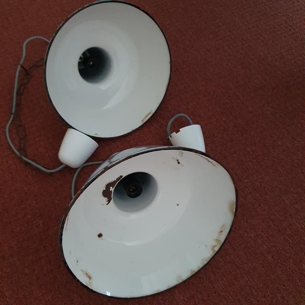 2 oude emaille fabriekshanglampen, Ophalen, Zo goed als nieuw, Minder dan 50 cm