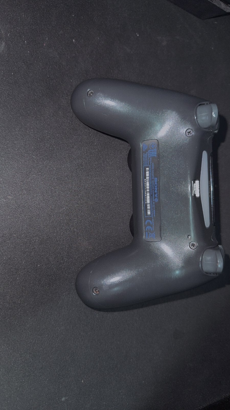Foto 7 van PlayStation 4 Slim 1TB met 2 controllers en 2 games